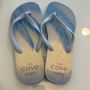 The Cove New without tags Atlantis size 11 flip flops blue & white